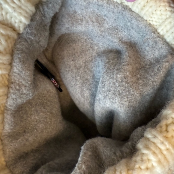 New Era Purple and White Vikings Beanie EUC - Picture 9 of 10